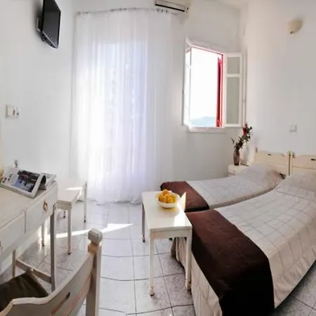 Πανσιόν Loukas 3*